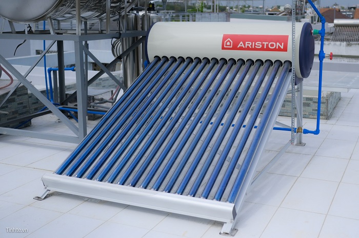 máy nước nóng năng lượng mặt trời Ariston 150L