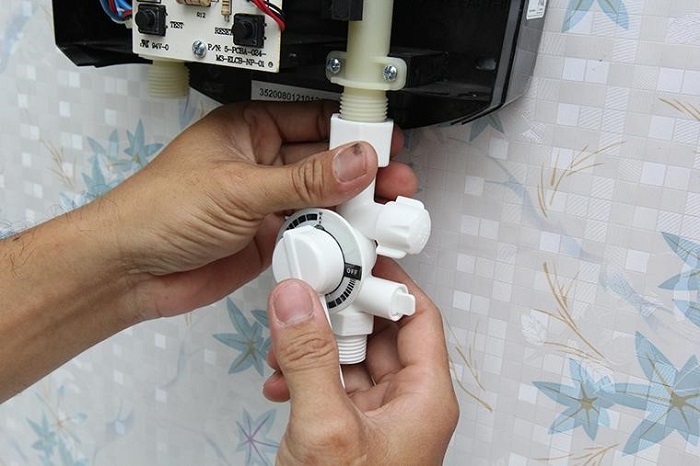 sửa máy nước nóng Ferroli